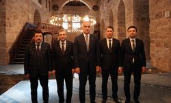 Bakan Ersoy, onarılan Şehzade Korkut Camii'nde incelemelerde bulundu