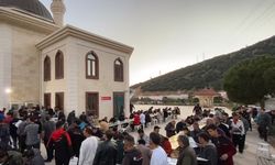 Bodrum'da cami gölgesinde geleneksel iftar