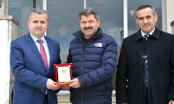 Elmadağ'da hayırseverlere plaket verildi