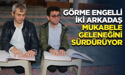 Görme engelli iki arkadaş mukabele geleneğini sürdürüyor