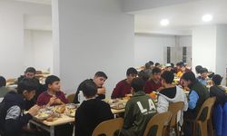 Müftülük personeli Kur'an kursu öğrencileriyle iftar açtı