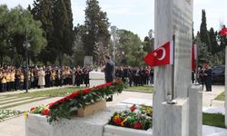 İstiklal şairi kabri başında anıldı