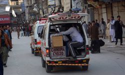 Pakistan'da bir camiye düzenlenen bombalı saldırıda 4 kişi yaralandı