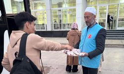 Gürün'de yolculara iftariyelik dağıtıldı