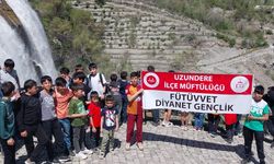 Uzundere'de gençler piknikte buluştu