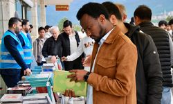 Karabük'te yabancı uyruklu öğrencilere 5 dilde Diyanet yayınları hediye edildi