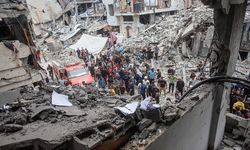 İşgalcilerin Gazze'de bir klinik ile mescide düzenlediği saldırıda 13 kişi şehit oldu