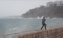 Meteorolojiden 4 il için kuvvetli rüzgar ve fırtına uyarısı