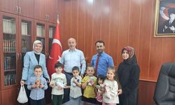 Bahçelievlerli minikler kumbaralarını filistin için açtı