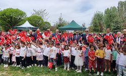 Vali Eldivan, 4-6 Yaş miniklerin sevincine ortak oldu