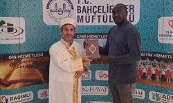 Çalıştığı oto yıkamada selamlaşmadan etkilenen Nijeryalı genç İslam'ı seçti