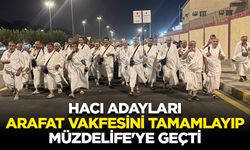 Hacı adayları Arafat vakfesini tamamlayıp Müzdelife'ye geçti