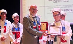 Akademi Başkanı Kaan, Bağcılar'da hafızlara belge verdi