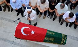 Dil eğitimi için gittiği ABD'de trafik kazasında hayatını kaybeden oğlunun cenaze namazını kıldırdı