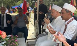 Adana'da 15 Temmuz şehitleri kabirleri başında anıldı