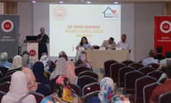 Adana'da "Bir Yetime Aile Olmak" paneli gerçekleştirildi