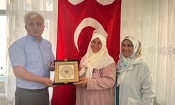 65 yaşında hafızlık tacını taktı