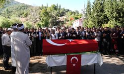 İzmir Ödemiş'teki yangında şehit olan orman işçisi son yolculuğuna uğurlandı