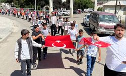 Yaz Kur’an kursu öğrencileri 15 Temmuz şehitleri için yürüdü