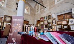 Üsküdar Valide-i Cedid Camii'nin avlusu sanat galerisine dönüştü