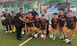 Kartal'da gençler futbol turnuvasında buluştu