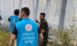 Mengen'de din görevlileri yangın söndürme çalışmalarına destek veriyor