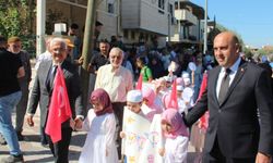 Akhisar'da minikler "Amin Alayı" ile yürüdü