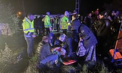 Kastamonu'da tur midibüsü devrildi, 25 kişi yaralandı