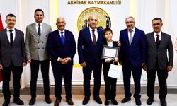 Akhisar Kaymakamı Can, Türkiye üçüncüsü hafızı ödüllendirdi