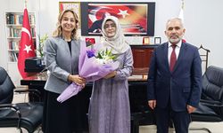 Vali eşinden din görevlilerine anlamlı ziyaret