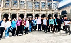 Çelikhan Diyanet Gençlik'ten Diyarbakır'a kültürel gezi