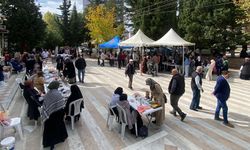 Gediz'de hayır çarşısı yoğun ilgi gördü