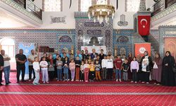 TDV, Elbistan ve Pazarcık'ta 100 aileye alışveriş kartı dağıttı