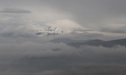 Aras Dağları sisler altında görüntülendi