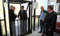 Yaşlı ve engelliler için cami duvarına asansör kurdular