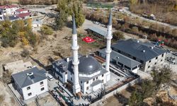 Elbistan'da depremde yıkılan cami yeniden inşa edilerek ibadete açıldı