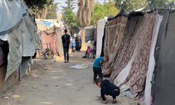 Gazze'de yıpranmış çadırlarda kışı bekleyen binlerce Filistinli "acil" çadır istiyor