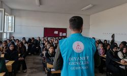 Gürpınar'da "Gençliğe Değer" konferansları sürüyor