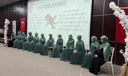 Ardeşen'de hafızlara taçlarını velileri giydirdi