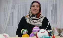 Ördüğü bebeklerle kimsesiz çocukları mutlu ediyor