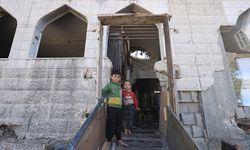 Cibaliya’daki yıkılmış camide hayata tutunuyorlar