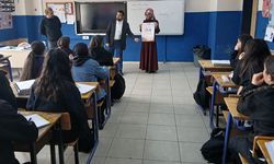 Hakkari'de "Umre Ödüllü Gençlik Bilgi Yarışması" tanıtıldı