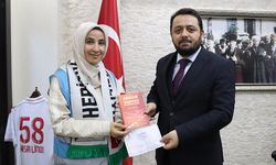 Kur'an Kursu Öğreticisi Elmas, yazarı olduğu kitaptan elde ettiği geliri Gazze'ye bağışladı