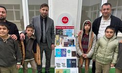 Doğanşehir'deki okullara Diyanet Kitap stantları kuruldu