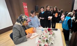 Maltepe'de kitap kumbaram etkinliğinde okur yazar buluşması