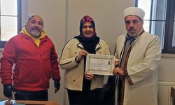 Müslüman arkadaşından etkilenerek İslamiyet'i seçti