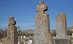 Kayseri'de Türk boyları ve Osmanlı dönemi bezemeli mezar taşları belgelendi