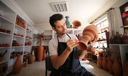 Din görevlisi Çetin, zikirle çömlek sanatını geleceğe aktarıyor