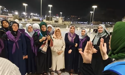 İşitme engelliler rehber eşliğinde umre yaptı