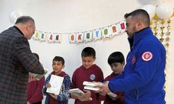 Adana'da öğrencilere Kur’an-ı Kerim hediye edildi